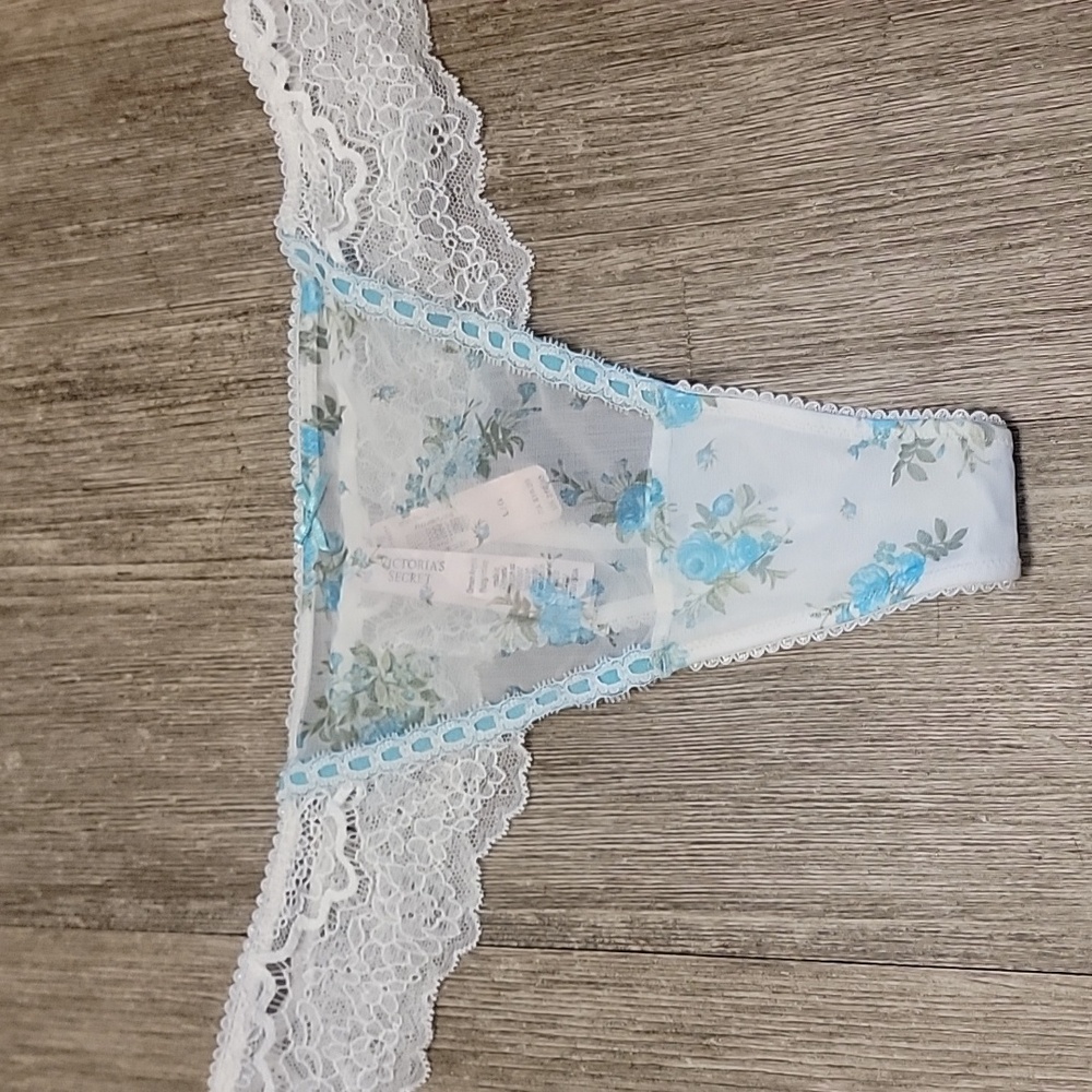 Victoria's Secret White and Blue Floral Underwire Bra - Picture 5 of 6
